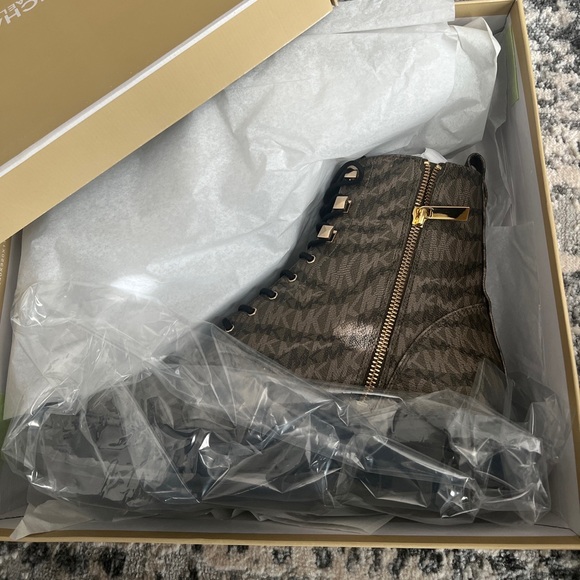 Michael Kors Haskell Tiger Logo Print Canvas Boot - Picture 2 of 7